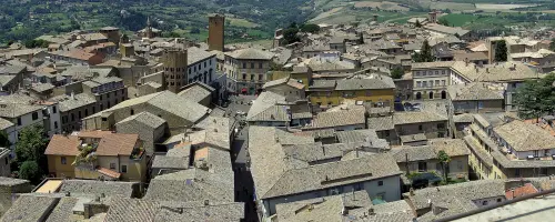 Orvieto, il 27 aprile stop al transito pedonale e alla sosta in Piazza del Commercio