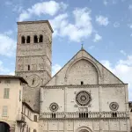 Gubbio, divieti su vetro e oggetti in Piazza Grande