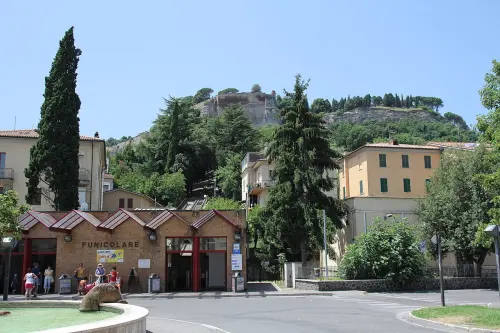 Orvieto Scalo, manutenzione del muro tra stazione e Piazza dell’Orologio