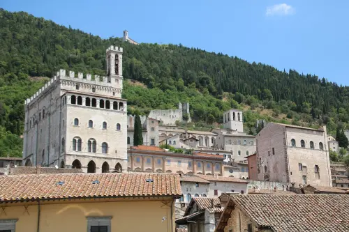 Gubbio, bando per i posteggi nelle fiere di S. Ubaldo e S. Giovanni 2026
